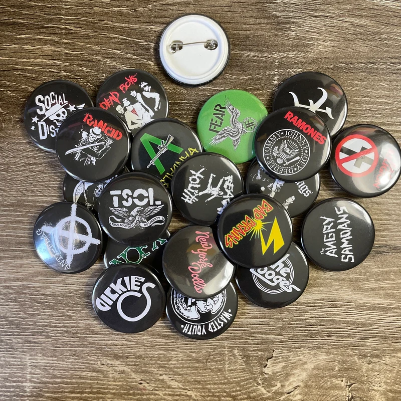 Vintage US Punk Rock Band Pinb - Collectible Vintage Brooches บทวิจารณ์และราคา