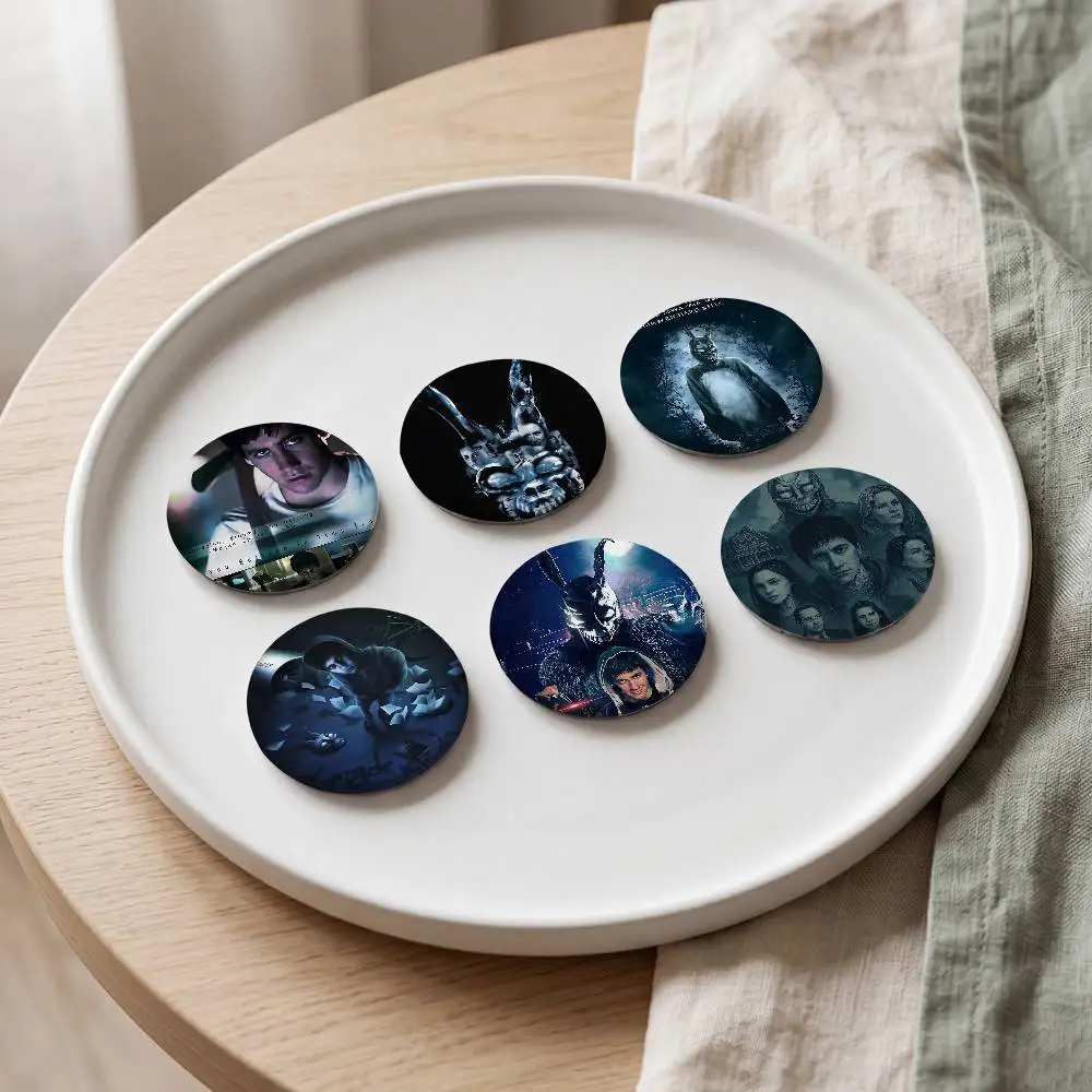Movie Donnie Darko Vintage Ani - Collectible Vintage Brooches บทวิจารณ์และราคา