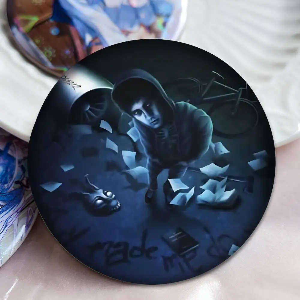 Movie Donnie Darko Vintage Ani - Collectible Vintage Brooches บทวิจารณ์และราคา