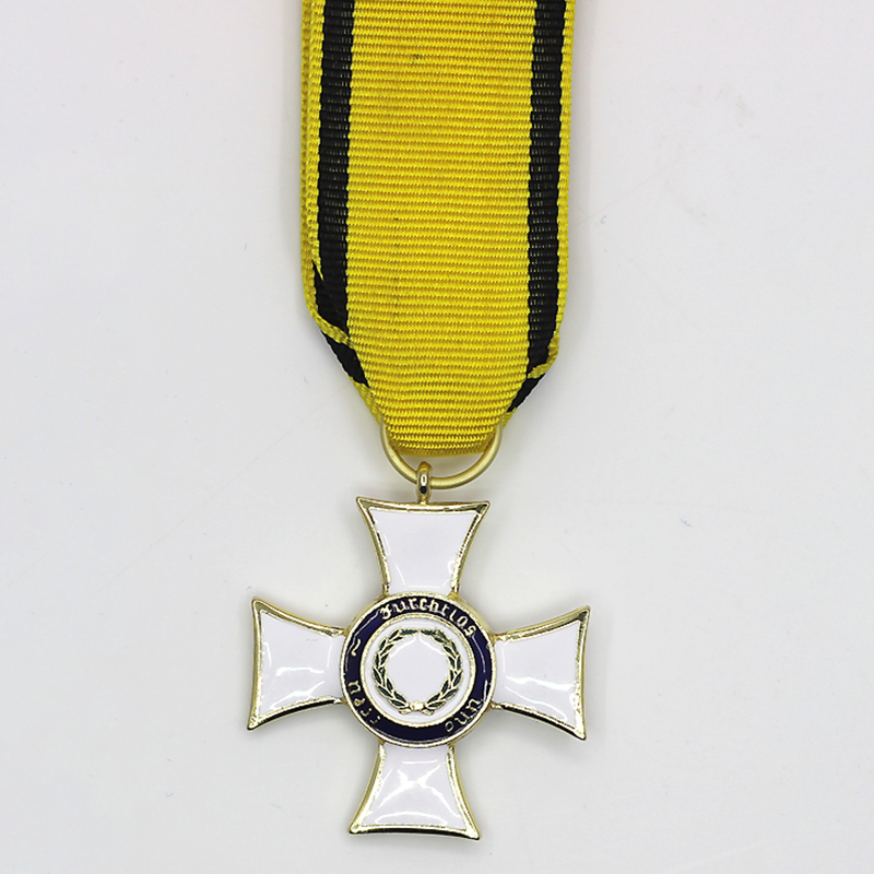 Classic Cross Medal Replica Co - Collectible Vintage Brooches บทวิจารณ์และราคา
