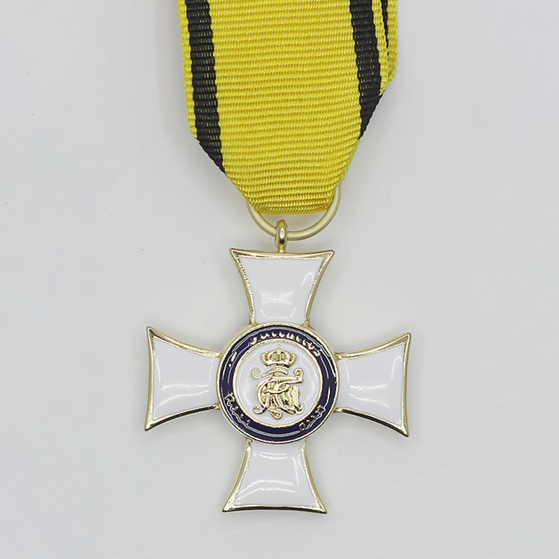Classic Cross Medal Replica Co - Collectible Vintage Brooches บทวิจารณ์และราคา